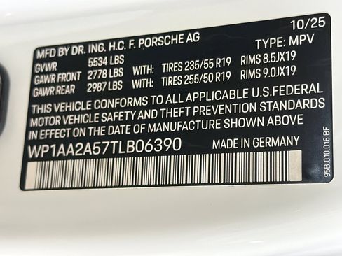 Certified 2026 Porsche Macan AWD/4WD image 42