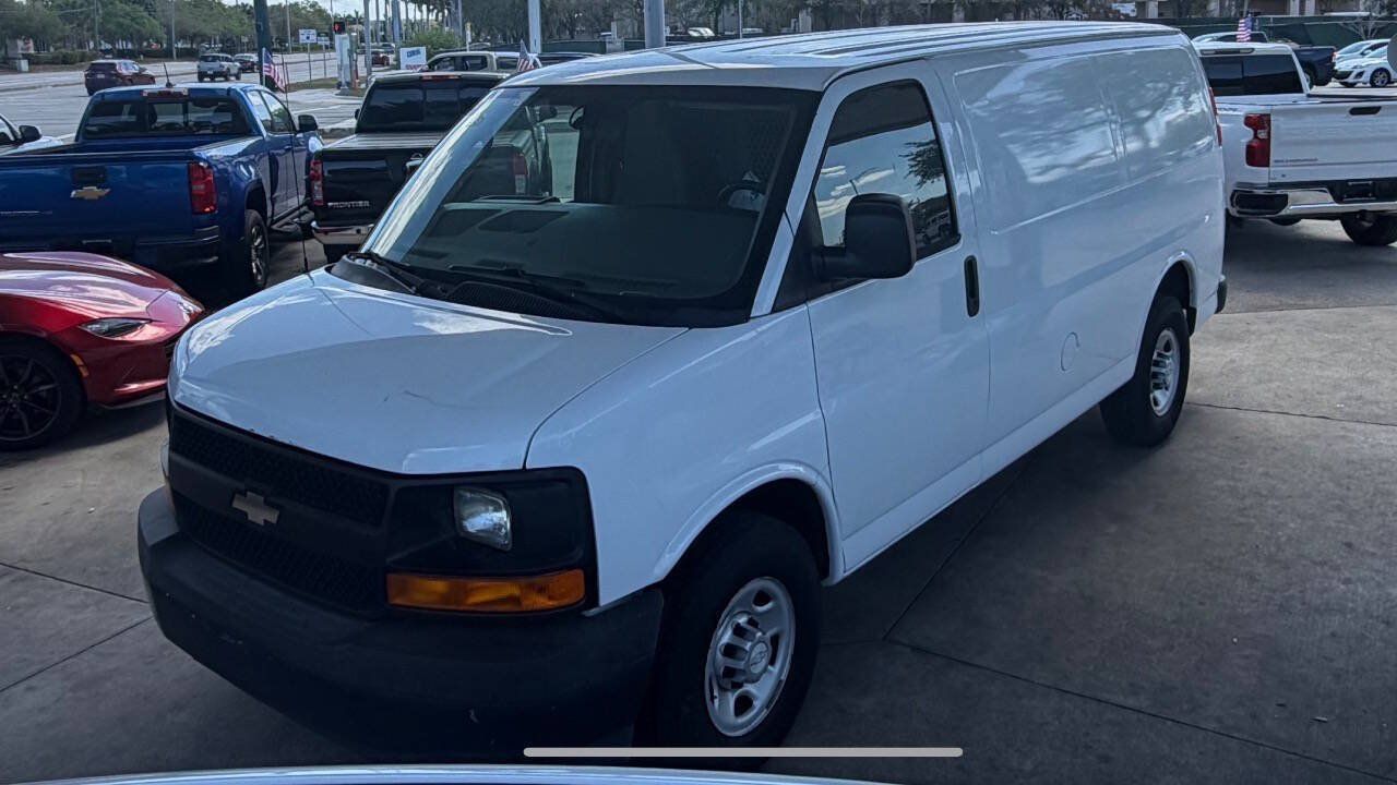 Used 2017 Chevrolet Express 2500 RWD image 1