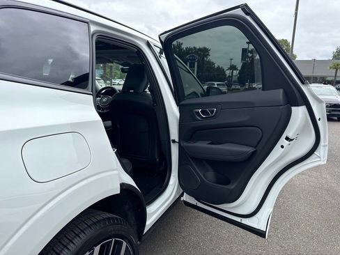New 2026 Volvo XC60 T8 Ultra w/ Protection Package Premier AWD/4WD image 17