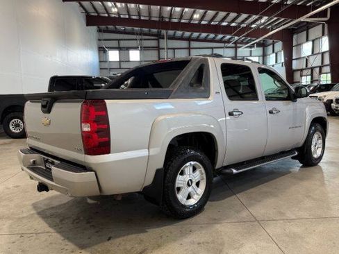 Used 2008 Chevrolet Avalanche LTZ AWD/4WD image 8