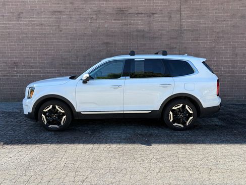 Used 2025 Kia Telluride S AWD/4WD image 2