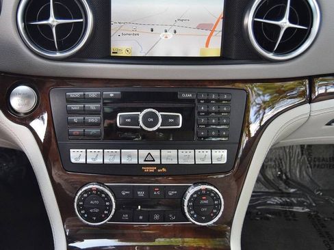 Used 2013 Mercedes-Benz SL 550 image 27