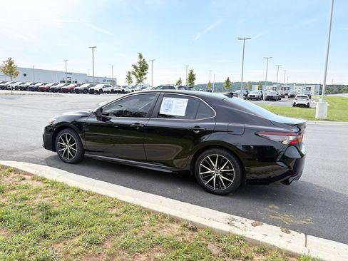Used 2023 Toyota Camry SE FWD image 5