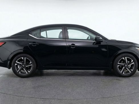 Used 2025 Nissan Sentra SV FWD image 11