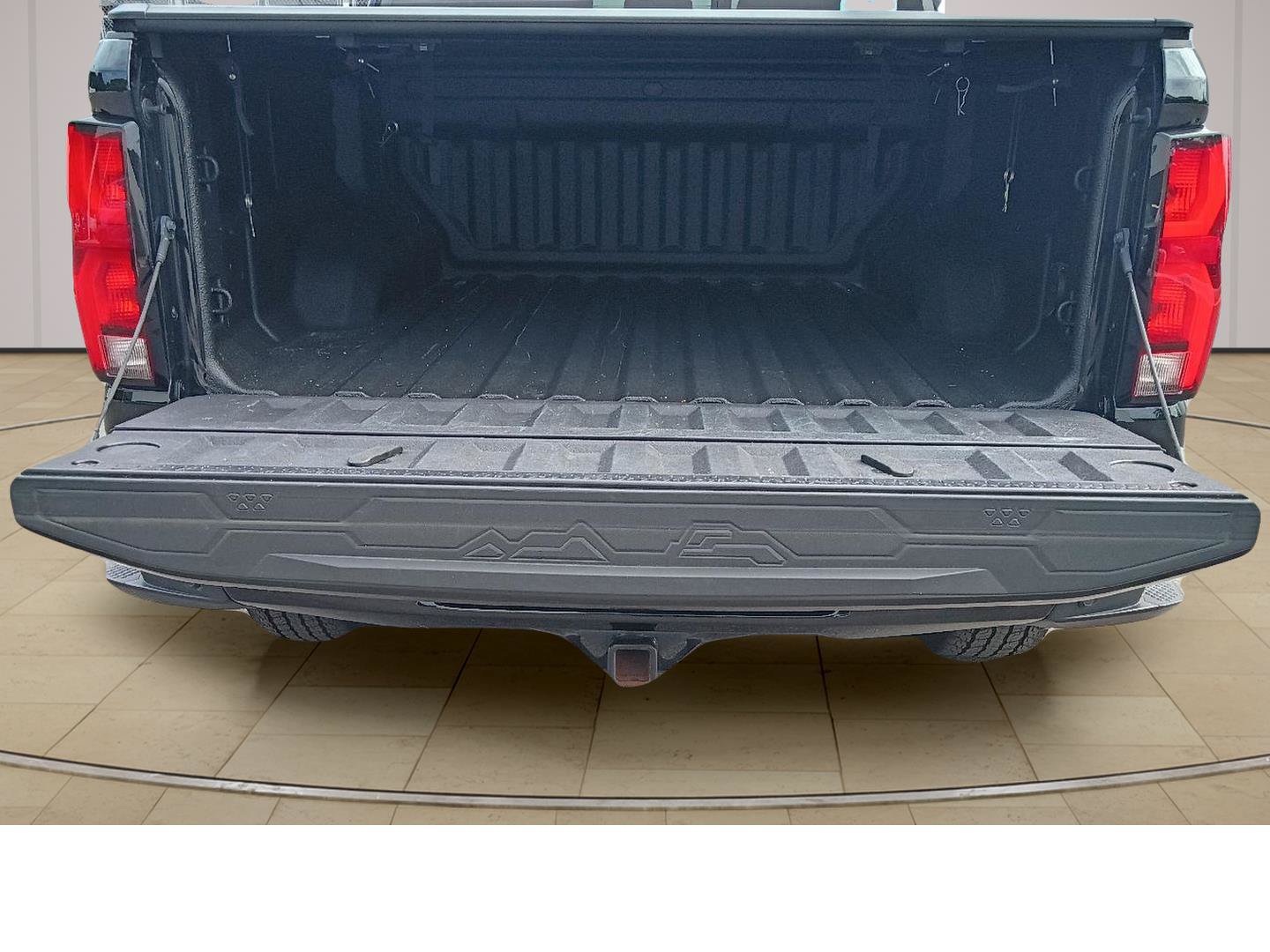 Used 2024 Chevrolet Colorado Z71 w/ Z71 Convenience Package 2 AWD/4WD image 16