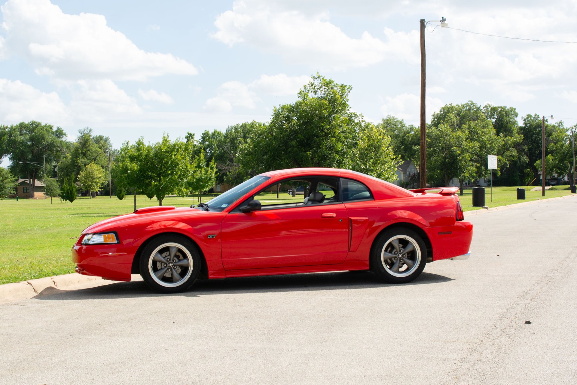Used 2001 Ford Mustang GT RWD image 2