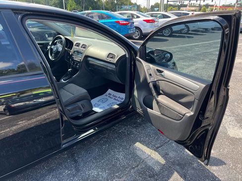 Used 2012 Volkswagen Golf 4-Door image 12
