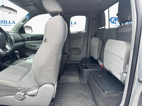 Used 2015 Toyota Tacoma PreRunner image 10