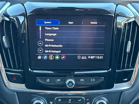 Used 2021 Chevrolet Traverse LT image 23