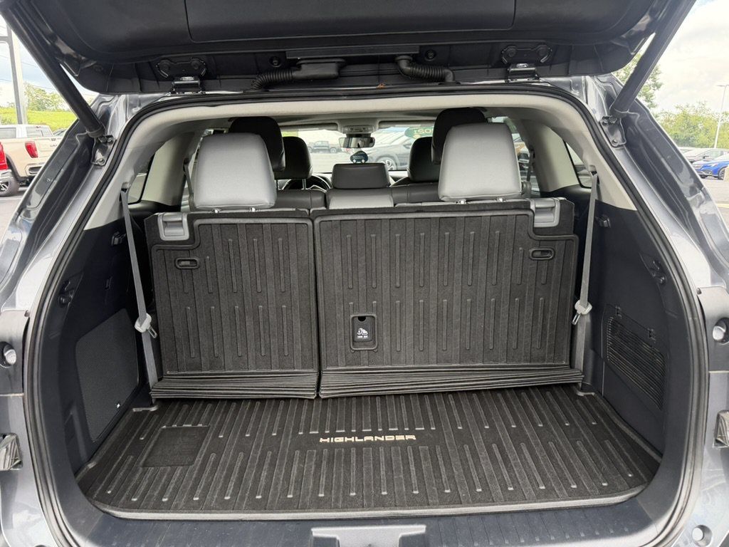 Used 2021 Toyota Highlander Limited AWD/4WD image 13