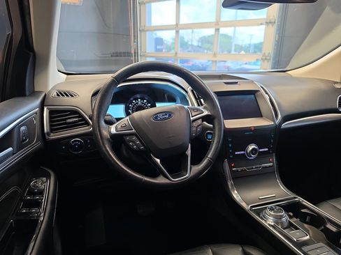 Used 2020 Ford Edge Titanium image 15
