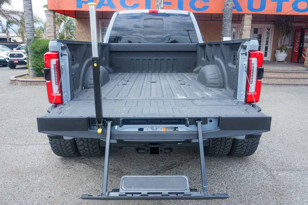 Used 2025 Ford F450 Platinum w/ FX4 Off-Road Package AWD/4WD image 9