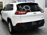 Used 2018 Jeep Cherokee Latitude Plus w/ Comfort/Convenience Group image 4