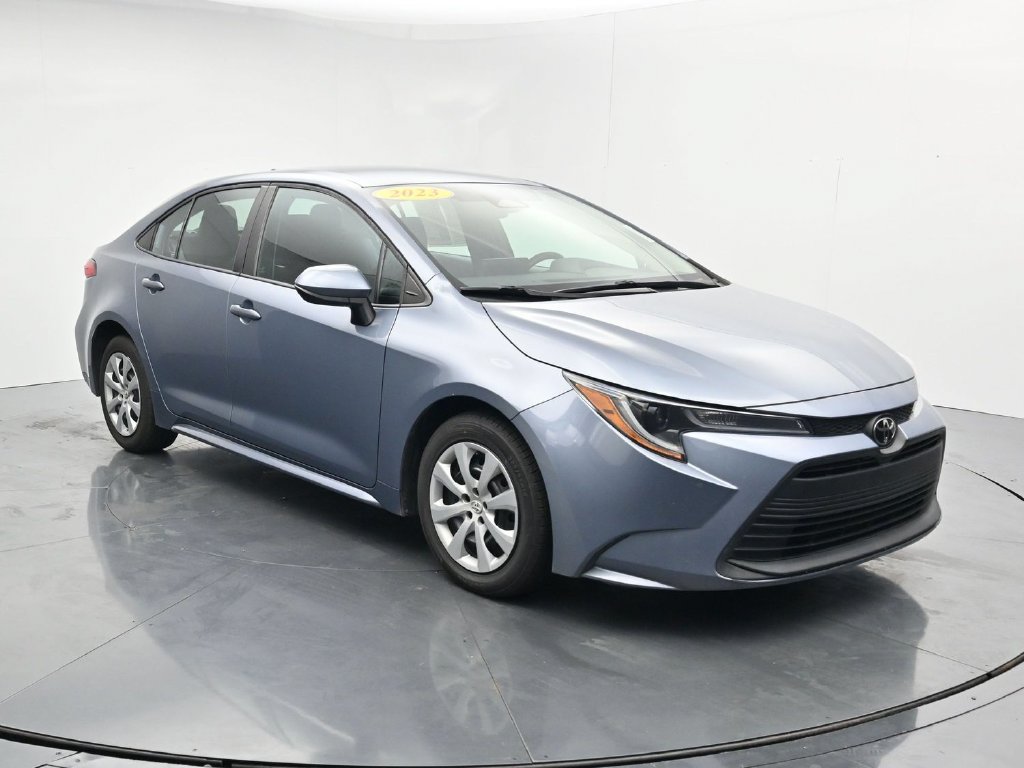 Used 2023 Toyota Corolla LE FWD image 2