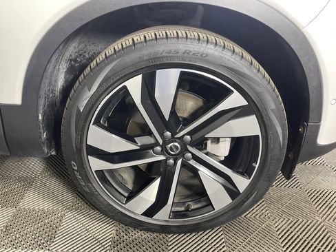 Used 2024 Volvo XC40 B5 Plus w/ Climate Package image 8