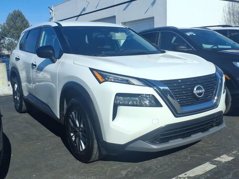 Used 2023 Nissan Rogue S AWD/4WD image 3