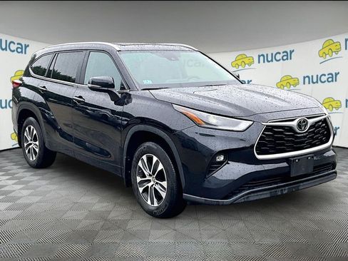 Used 2023 Toyota Highlander XLE AWD/4WD image 1
