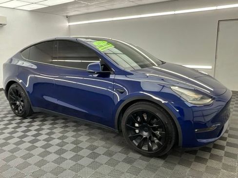 Used 2021 Tesla Model Y Long Range AWD/4WD image 3
