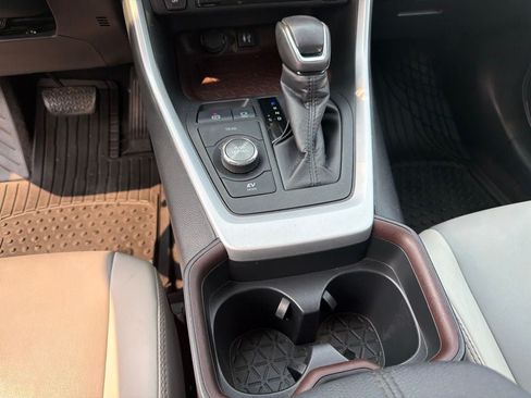Used 2019 Toyota RAV4 Limited AWD/4WD image 13