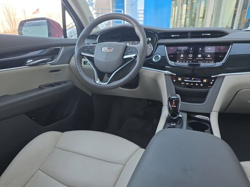 Used 2025 Cadillac XT6 Premium Luxury image 23