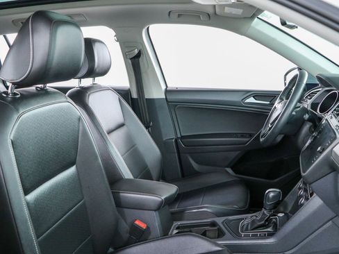 Used 2021 Volkswagen Tiguan SE w/ Panoramic Sunroof Package FWD image 28