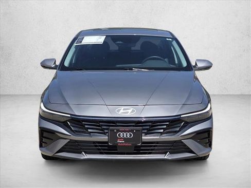 Used 2025 Hyundai Elantra Limited image 2