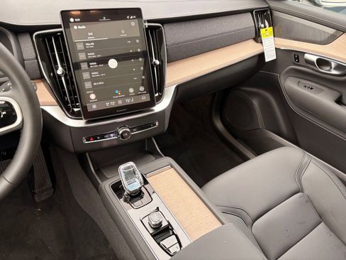 New 2026 Volvo XC90 T8 Plus w/ Protection Package Premier AWD/4WD image 24