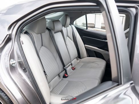 Used 2021 Toyota Camry SE FWD image 18