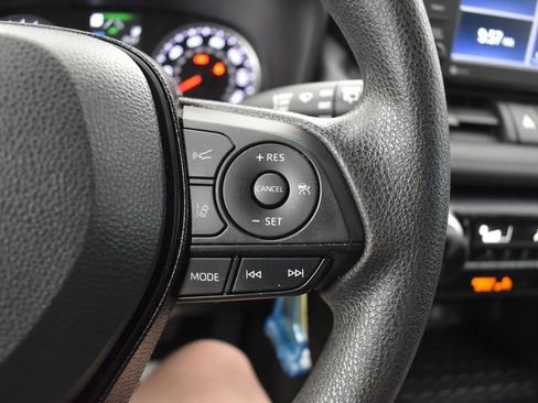 Used 2022 Toyota RAV4 LE FWD image 16