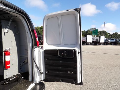 Used 2019 Chevrolet Express 3500 Extended w/ Driver Convenience Package RWD image 42