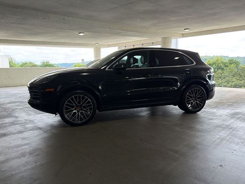 Used 2021 Porsche Cayenne AWD/4WD image 12
