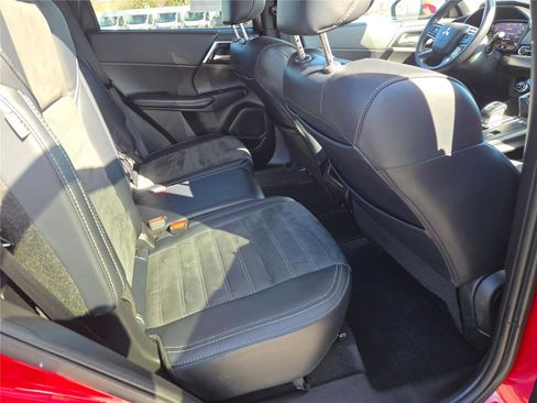 Used 2024 Mitsubishi Outlander 4WD Plug-In Hybrid image 12