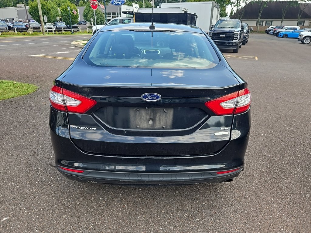 Used 2016 Ford Fusion SE w/ SE Cold Weather Package FWD image 5