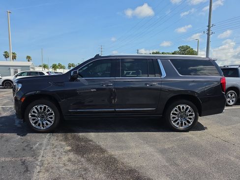 Used 2023 GMC Yukon XL Denali Ultimate AWD/4WD image 6