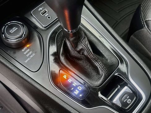 Certified 2023 Jeep Cherokee Altitude Lux AWD/4WD image 19