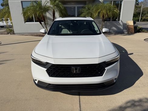 Used 2023 Honda Accord EX image 9