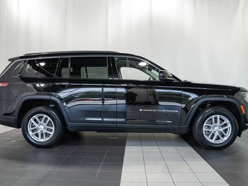 Used 2023 Jeep Grand Cherokee L Laredo w/ Luxury Tech Group I AWD/4WD image 3