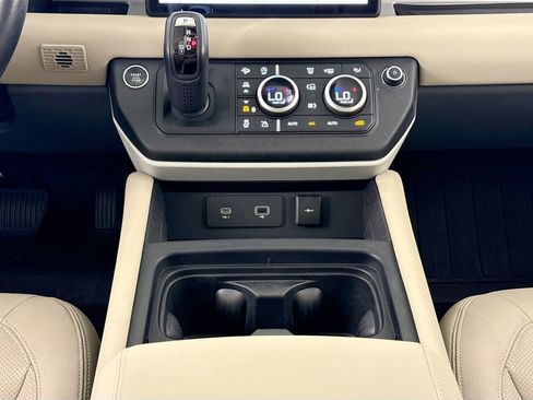 Used 2024 Land Rover Defender 110 S image 12