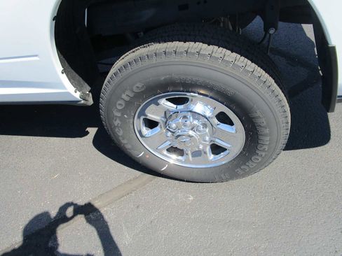 Used 2024 RAM 2500 Tradesman w/ Chrome Appearance Group image 9