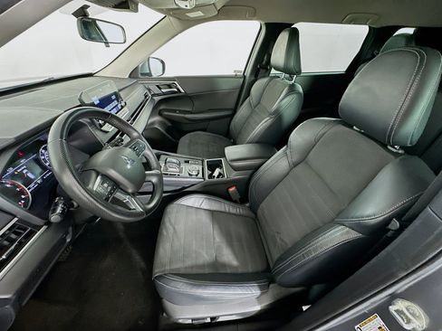 Used 2023 Mitsubishi Outlander SE image 13