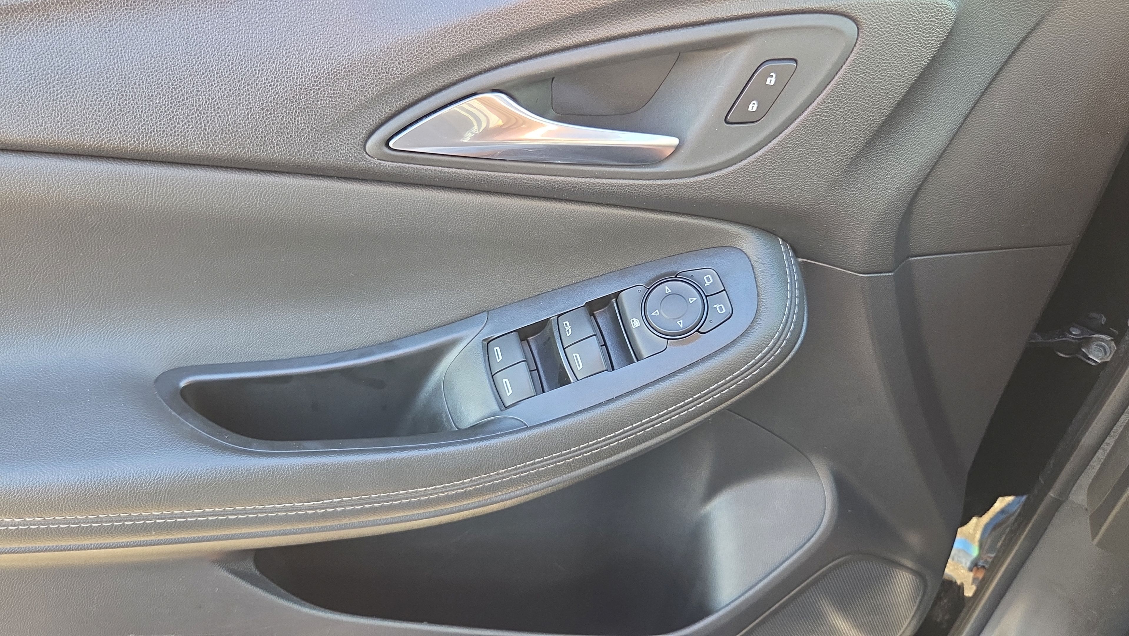 Certified 2024 Buick Encore GX Sport Touring AWD/4WD image 30