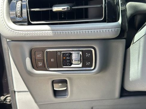 Used 2023 Lincoln Nautilus Reserve w/ Equipment Group 202A AWD/4WD image 7