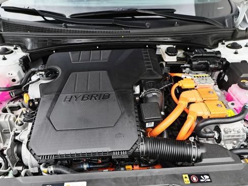 Certified 2025 Hyundai Elantra SEL FWD image 30