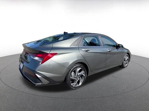Used 2025 Hyundai Elantra SEL image 14