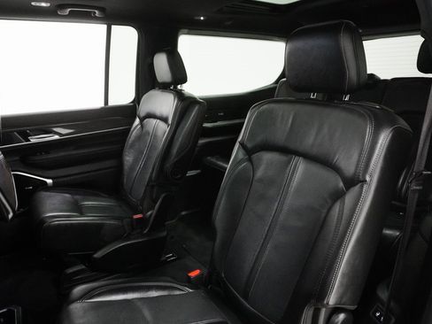 Used 2022 Jeep Wagoneer Series III w/ Premium Group I image 15