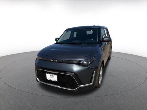 Used 2025 Kia Soul LX w/ LX Technology Package FWD image 7