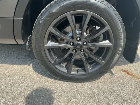 Used 2019 Ford Explorer XLT w/ Equipment Group 202A AWD/4WD image 32