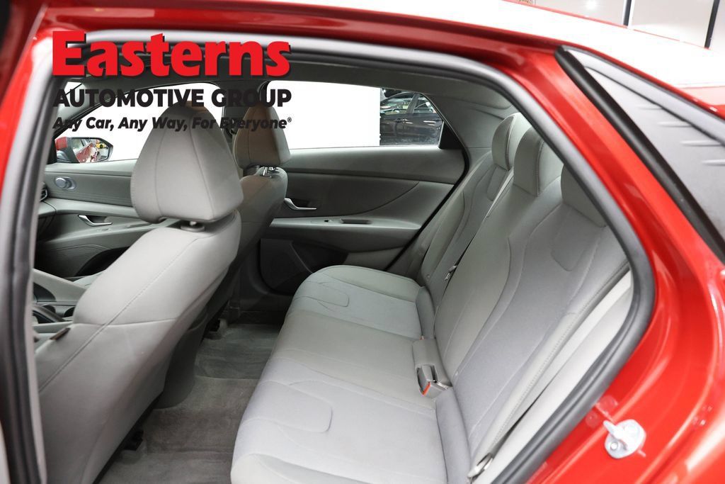 Used 2023 Hyundai Elantra SE w/ Cargo Package FWD image 23