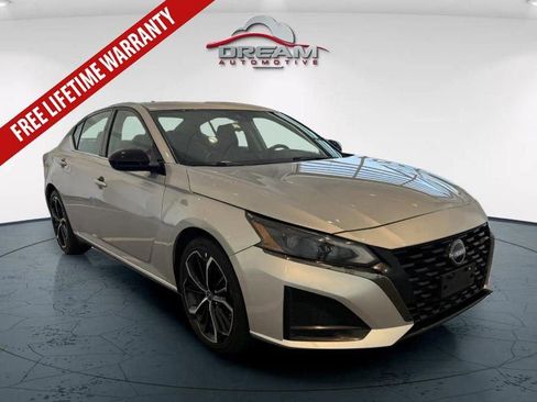 Used 2023 Nissan Altima 2.5 SR image 1