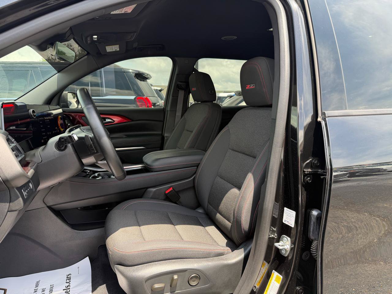 Used 2024 Chevrolet Traverse Z71 AWD/4WD image 11